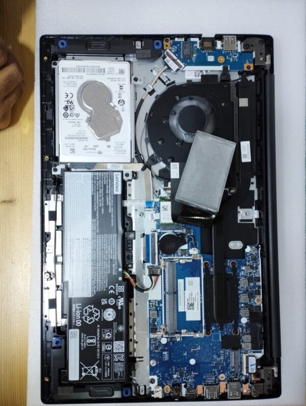 Lenovo V15 G2 15.6" | Intel Core i5 1135G7 | 4 GB DDR4 | 1TB HDD | Intel Iris Xe Graphics | Genuine Windows 10 Pro