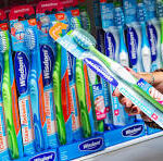 Oral B Brush - Fresh Clean Sensitive Toothbrush